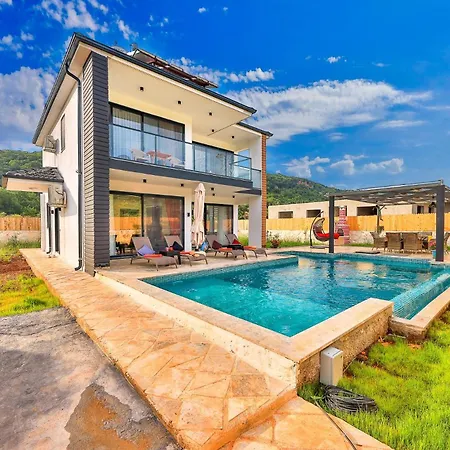 Otel Bora 4*